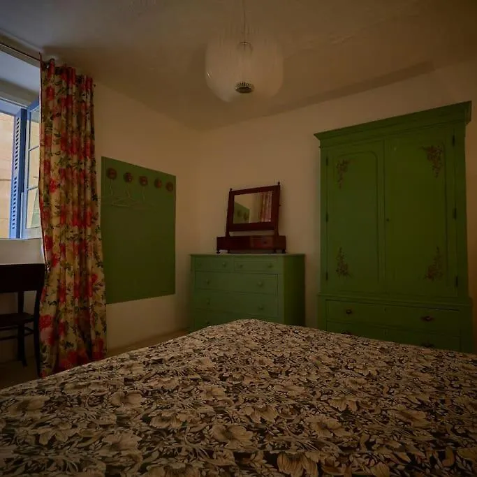 House Of Character In La Valette 0*,